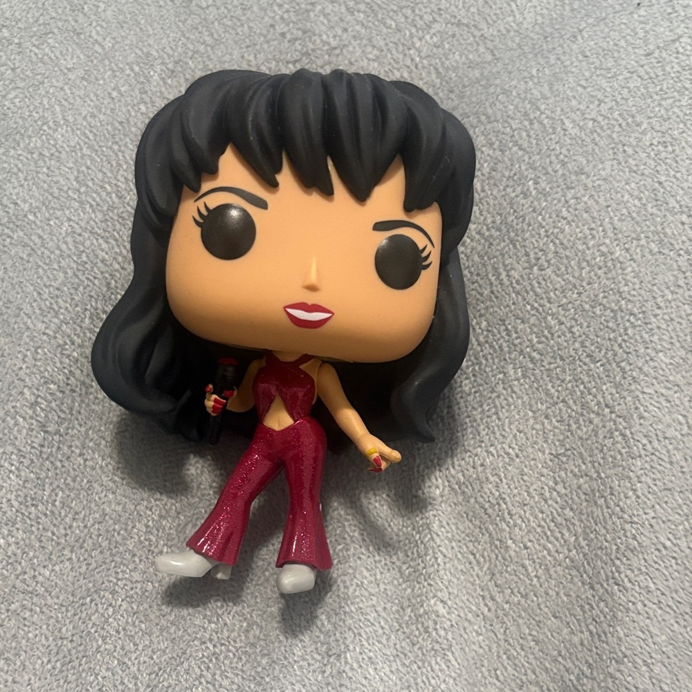 Selena Funko Pop Figure in Sparkling purple Outfit